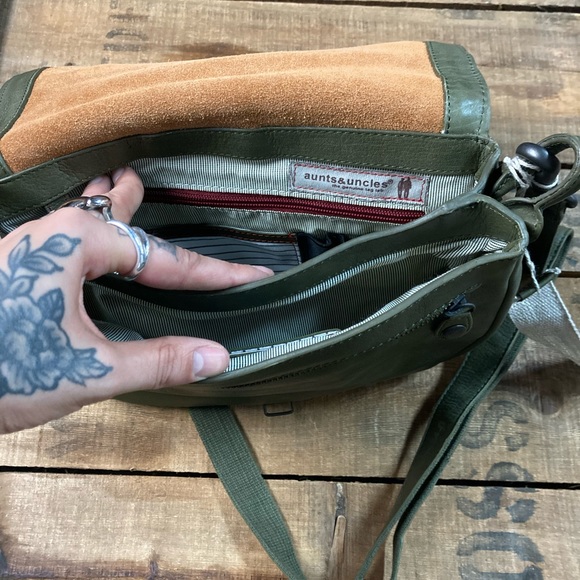 MRS. CHEESECAKE | Aunts & Uncles | Leather bag - Picture 4 of 6